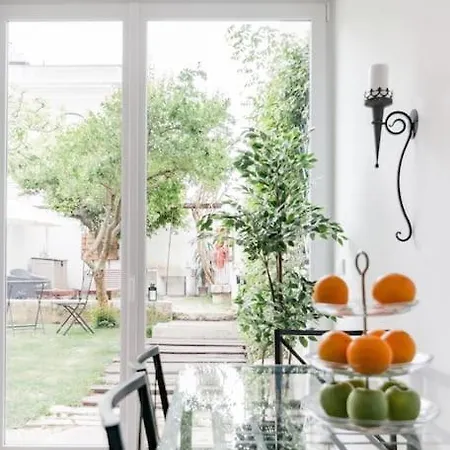Garden Oasis With Patio Apartment *