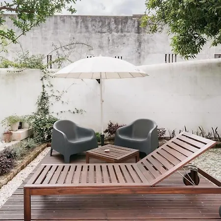 Daire Garden Oasis With Patio *