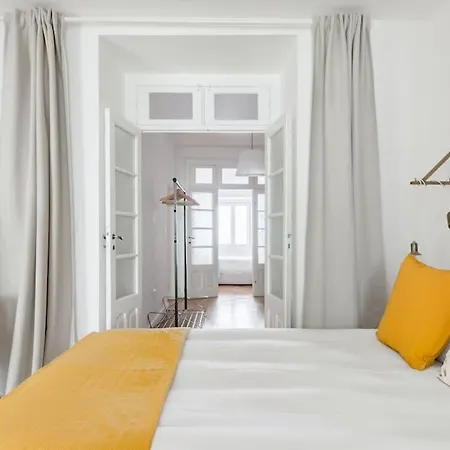 아파트 Garden Oasis With Patio 리스본