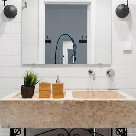 Garden Oasis With Patio 아파트