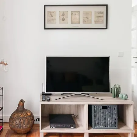 Garden Oasis With Patio 아파트