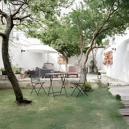Garden Oasis With Patio Apartment